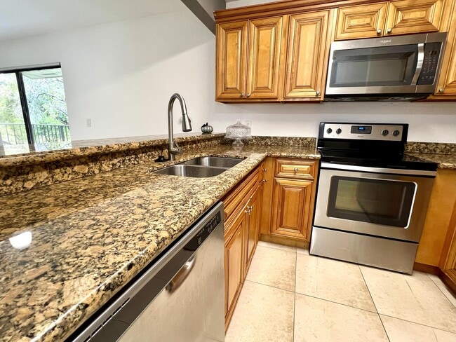 Building Photo - 1581 Balfour Point Dr Unit E