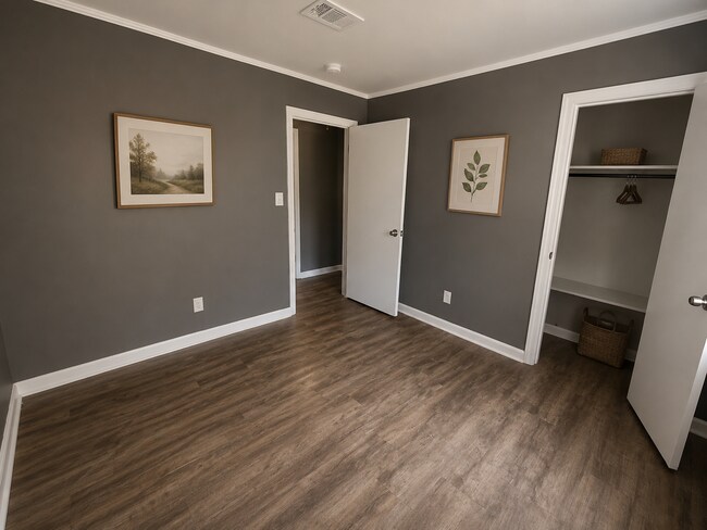 Photo - 2728 Pierce Dr N