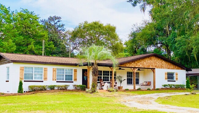 Photo - SPACIOUS HOME ON ACREAGE