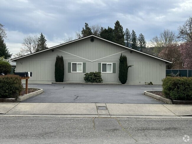 Building Photo - 907 SE 8th St Unit D Rental
