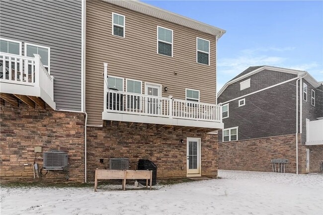 Photo - 410 Scharberry Ln