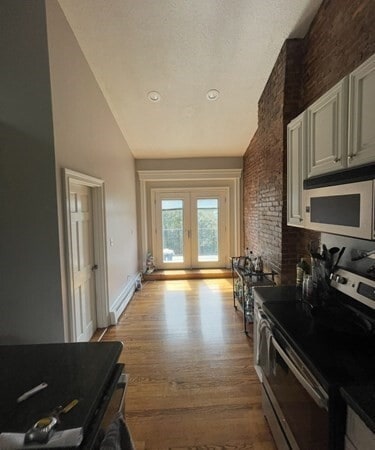 Photo - 821 E Broadway