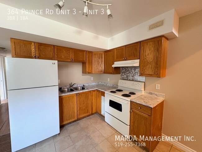 Photo - COZY 3 BEDROOM 1 BATH - WEST SANDWICH TOWN PLUS HYDRO & WATER! Unit 3