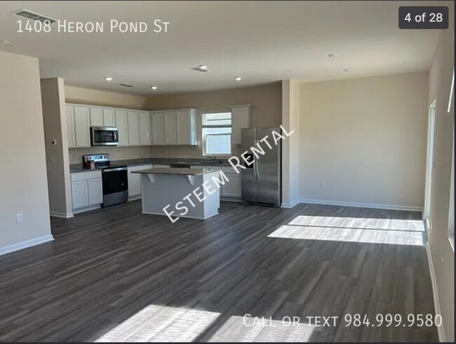 Photo - 1408 Heron Pond St