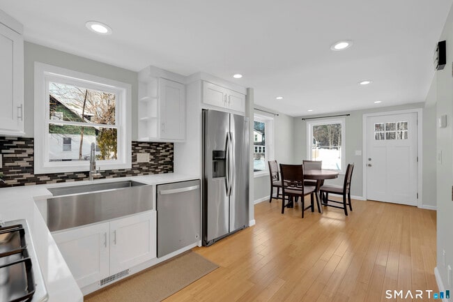 Building Photo - 10 Elm Ave