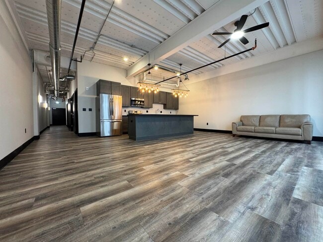 Photo - 200 W College Ave Unidad 205