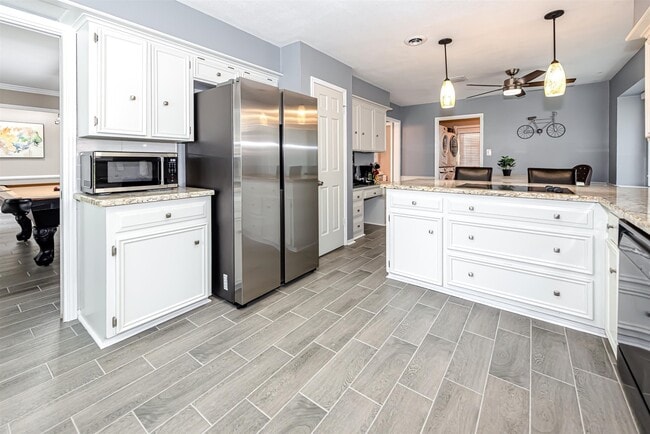 Photo - 1807 Saddlecreek Dr
