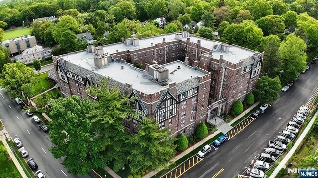 Building Photo - 275 Engle St Unit G4 Rental