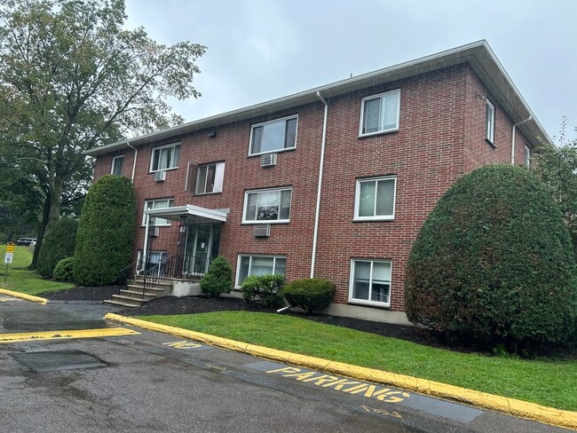 Main - 2 Albert Dr Unit 10