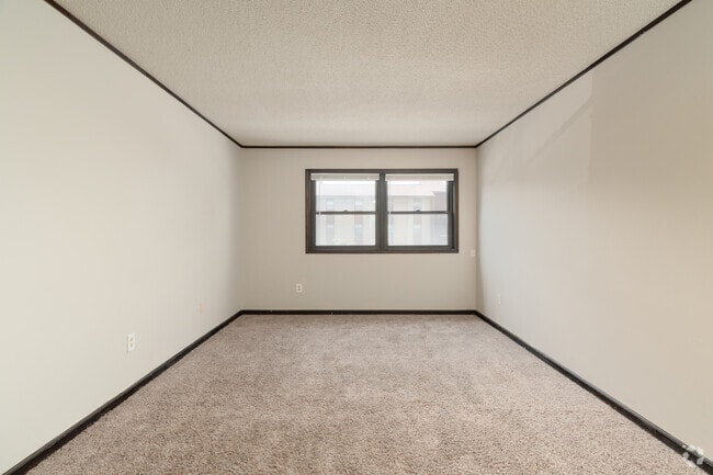 1BR, 1BA - 675SF - Living Room - Cedar Point Apartments