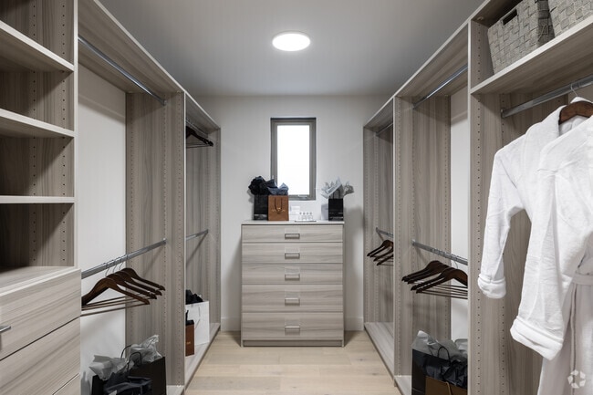 4HAB, 4BA - 2768SF - Primer habitaciones, armario - Lumiere at Malcolm