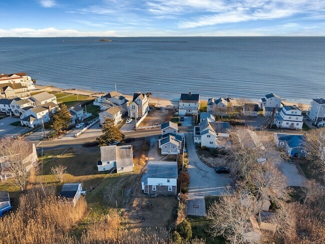 Building Photo - 176 Shore Rd Rental