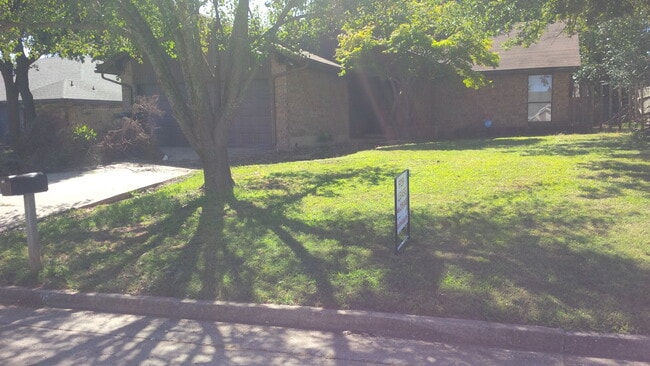 Building Photo - 9616 Kent Dr