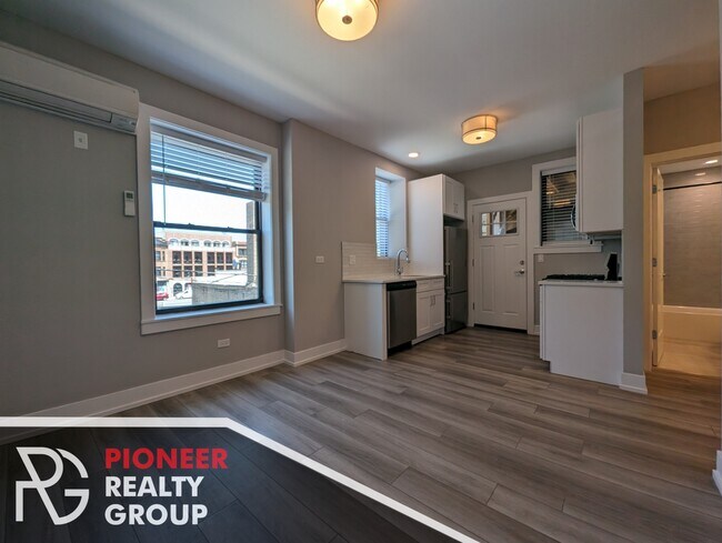 Photo - 3935 N Janssen Ave Unit #3943.5-E2