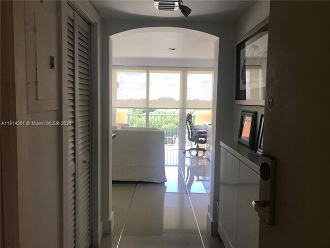 Photo - 2951 S Bayshore Dr Unidad 2951 S Bayshore Dr 904