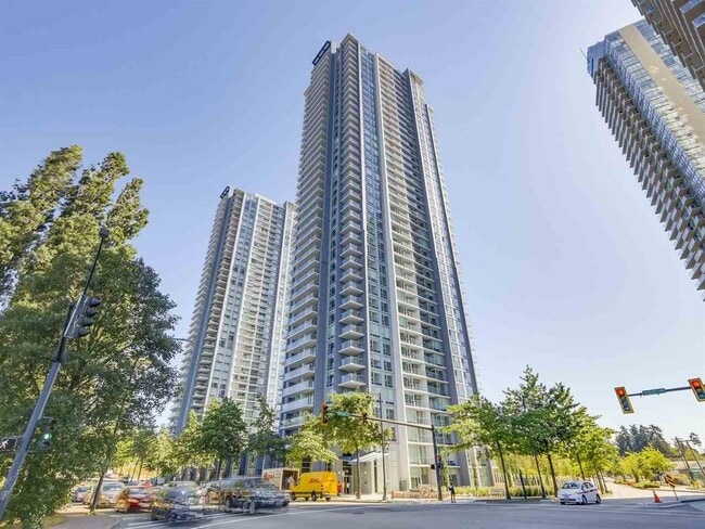 Building Photo - TH3-13720 100 Avenue Unit TH3