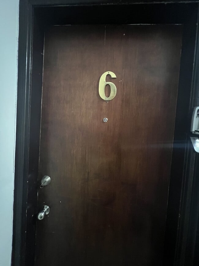 Building Photo - 379 Cooper St Unit 6