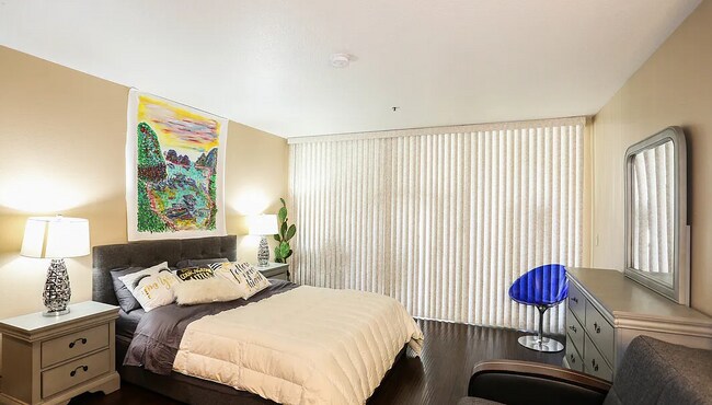 Photo - 880 W 1st St Unidad 307