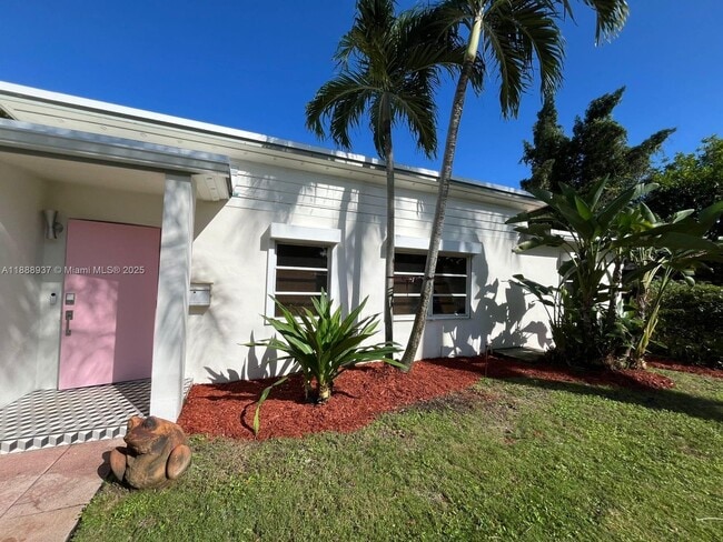 Photo - 3220 Poinsettia Ave