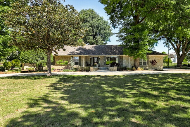 Building Photo - 1501 E Cedar Lane Rd