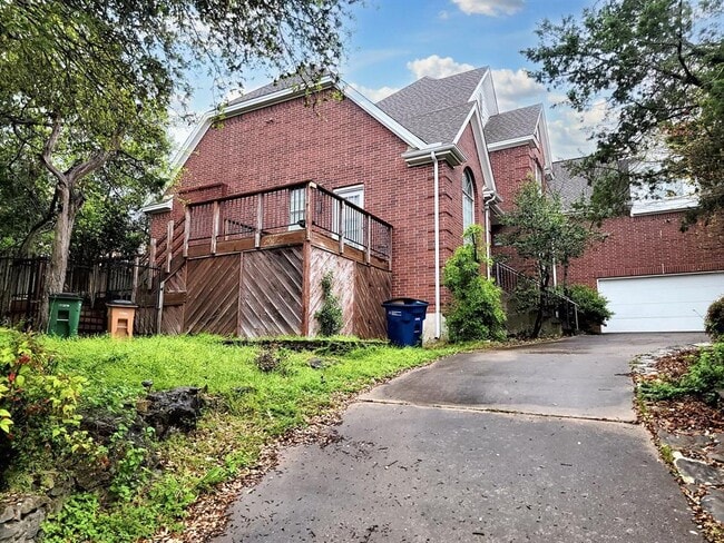 Building Photo - 10526 Grand Oak Cir