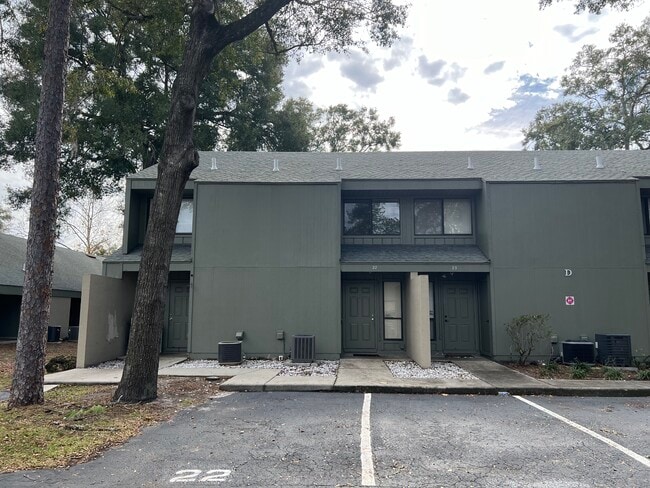 Building Photo - 7200 SW 8th Ave
