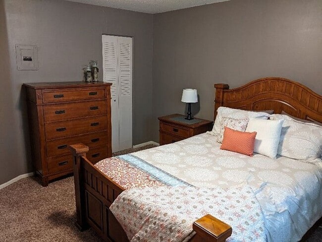 Photo - Comfort Meets Calm – 1BR/1BA in Pembroke Gardens!