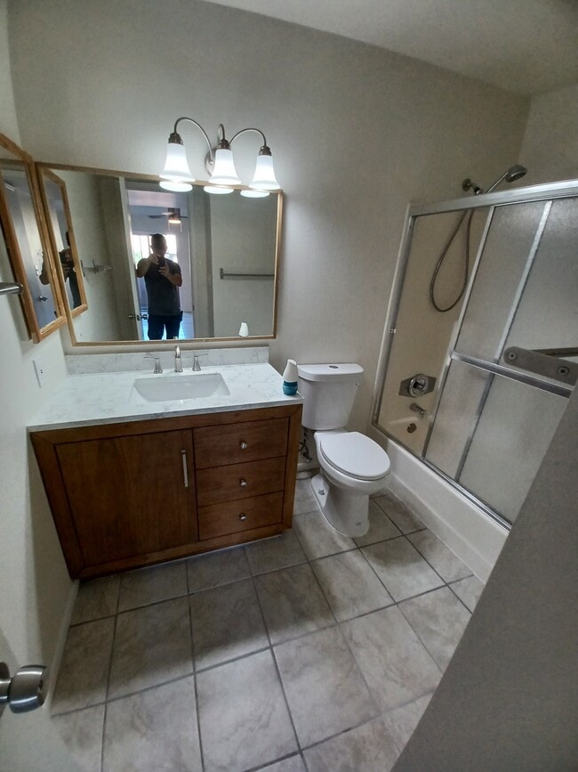 Photo - 540 N May Unidad 2145