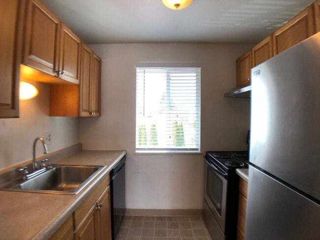 Photo - 3 bedroom/1 bath in SE! Unit 7719