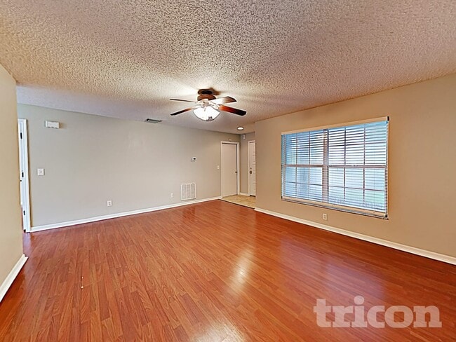 Photo - 914 Cape Cod Cir