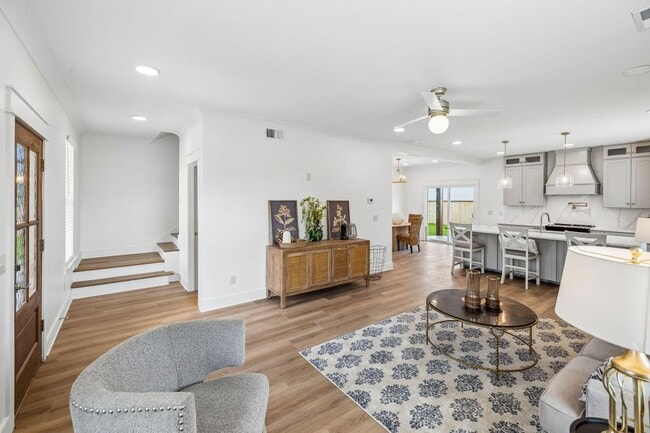 Photo - 106 N Moss Ave