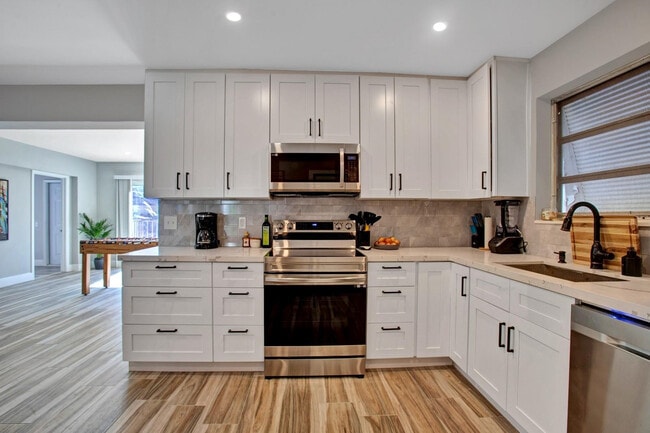 Photo - 2632 Madison St