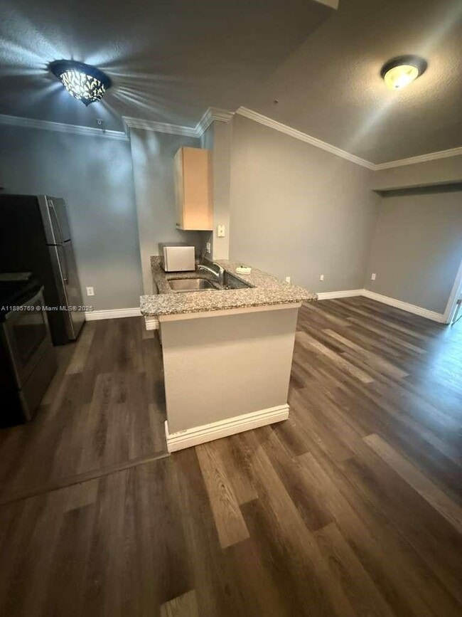 Building Photo - 2516 Centergate Dr Unit 306
