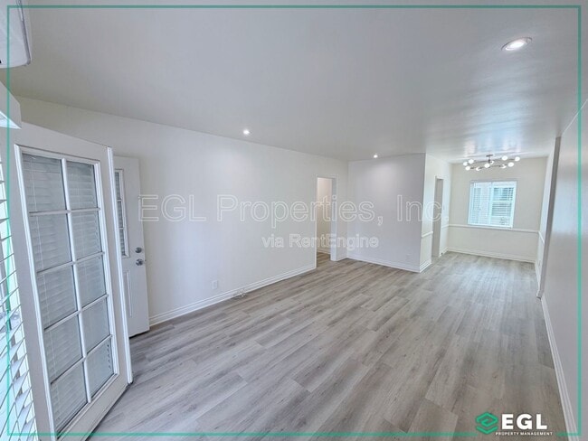 Photo - 250 N Cordova St