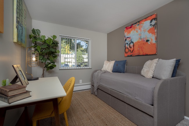 2 BR, 1 BA - 850 SF, Renovated