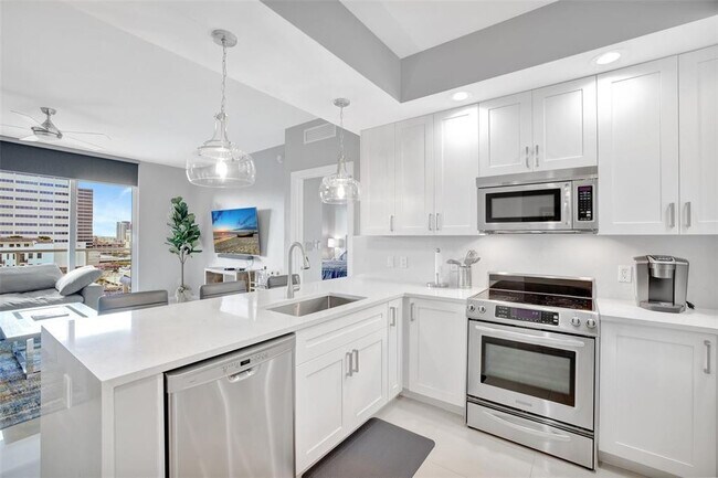 Photo - 315 NE 3rd Ave Unidad 1004