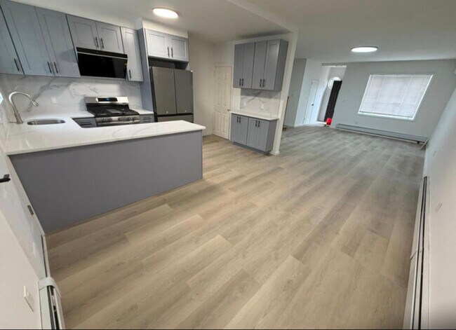 Photo - 62-55 80th St