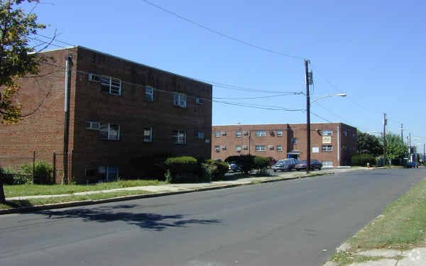 Cottage Court Apartment