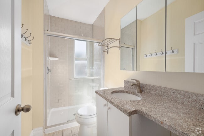 Studio - 420SF - Bathroom - 4245 West Pine Ave