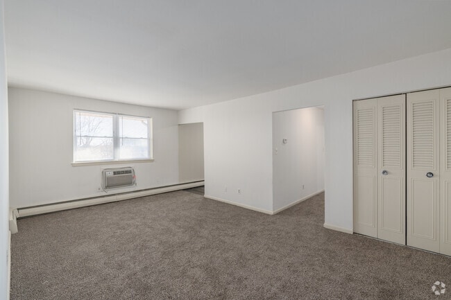 1BR, 1BA - 655SF - Living Room