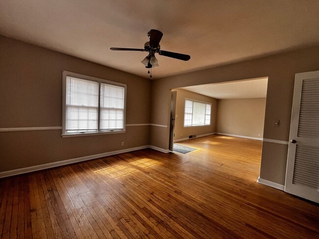 Photo - Spacious 3 Bedroom With A Basement