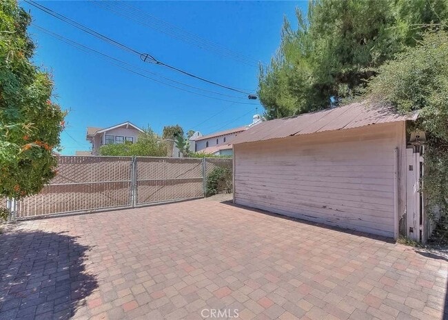 Photo - 563 Claremont Pl