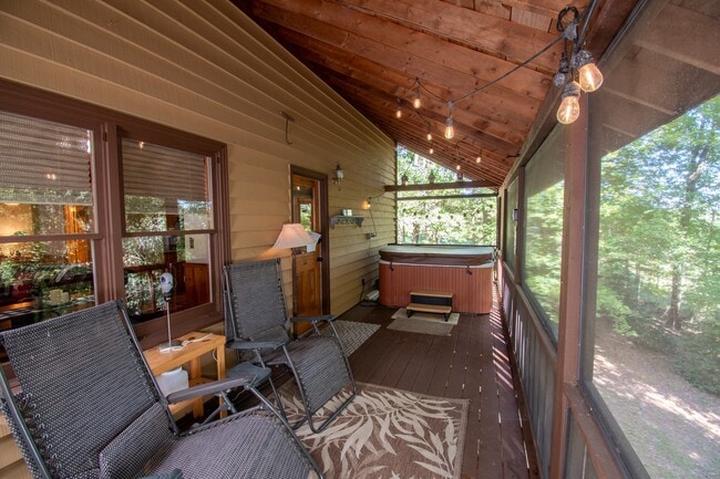 Photo - 328 Sharp Top Cir