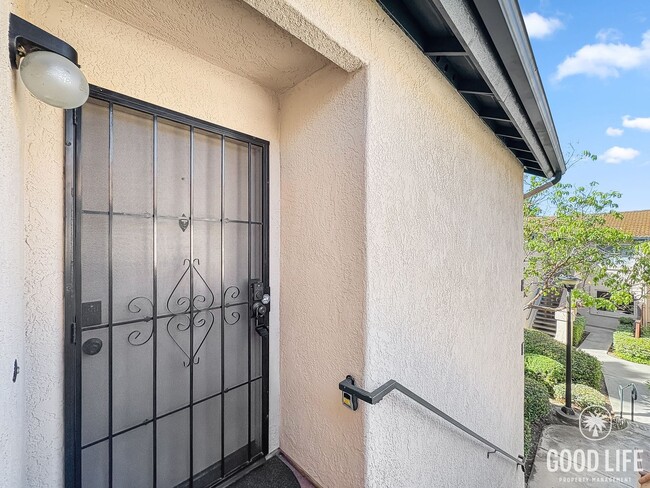 Building Photo - Upgraded 2-Bed, 2-Bath Retreat with Balcon... Rental
