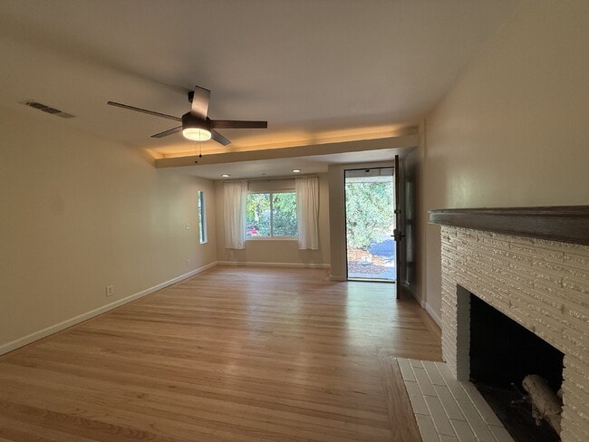 Photo - Newly Remodeled 4 Bed 2 Bath in Citrus Hei...