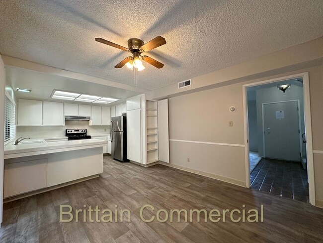 Photo - 6531 Lake Park Dr