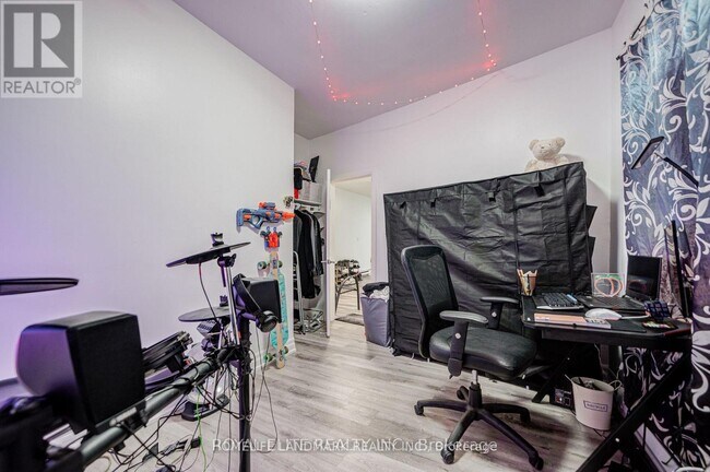 Photo - 92 King St W