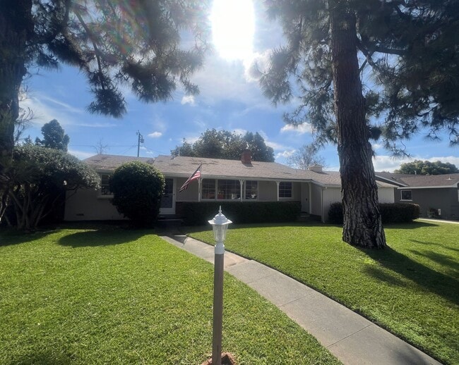 Photo - 1542 Alameda St House