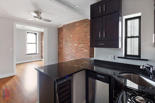 Building Photo - 248 Mott St Rental
