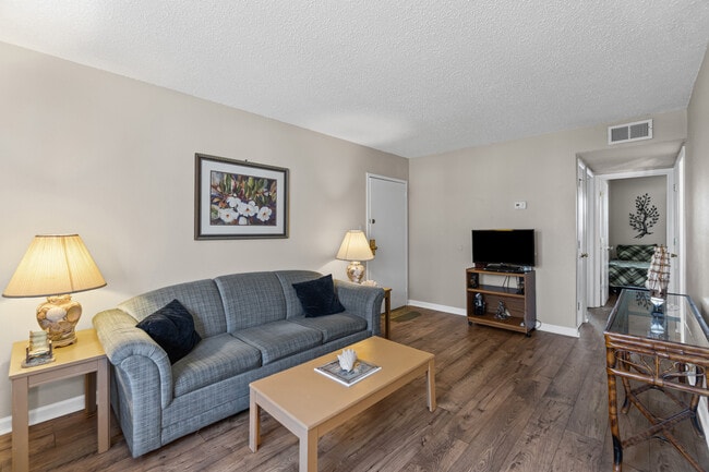 Photo - 901 Leisure Square